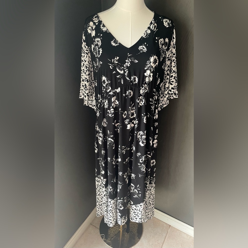 Torrid Black & White Floral Studio Knit Skater Midi Dress – Size 3X